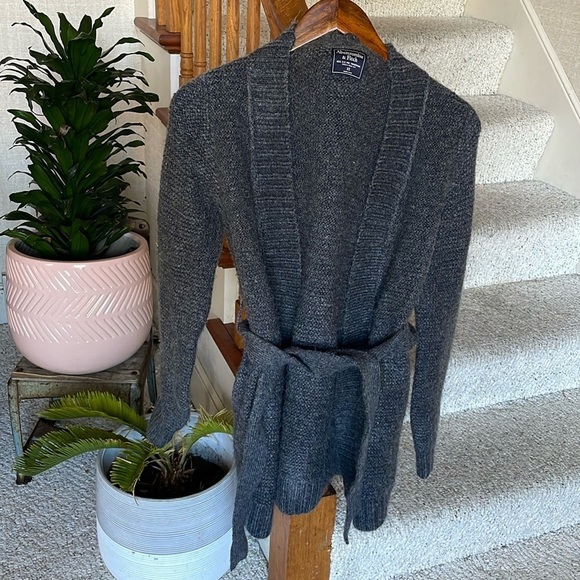 Abercrombie & Fitch Chunky Charcoal Gray Cardigan - Picture 1 of 13
